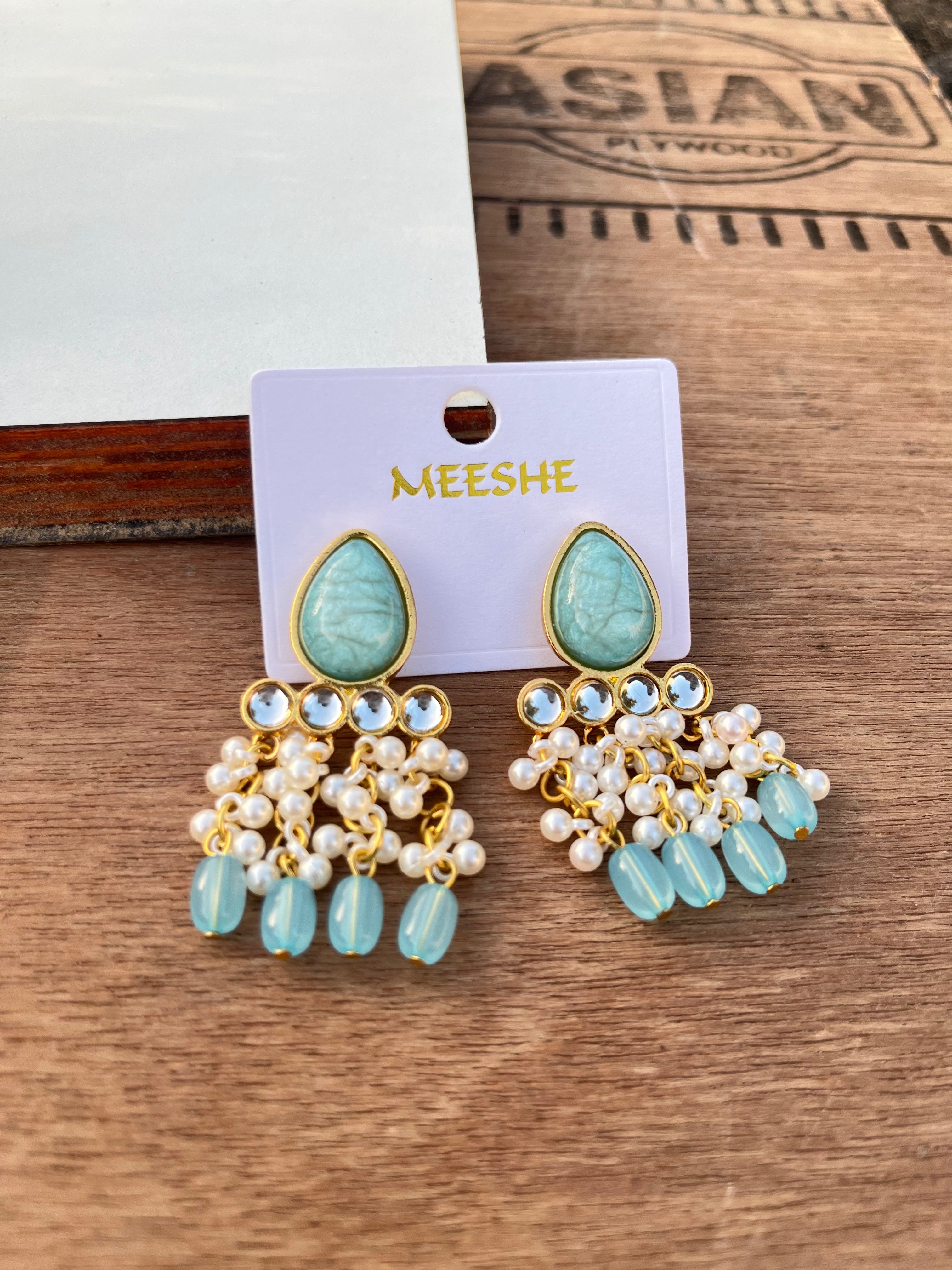 Pretty look earring 😻